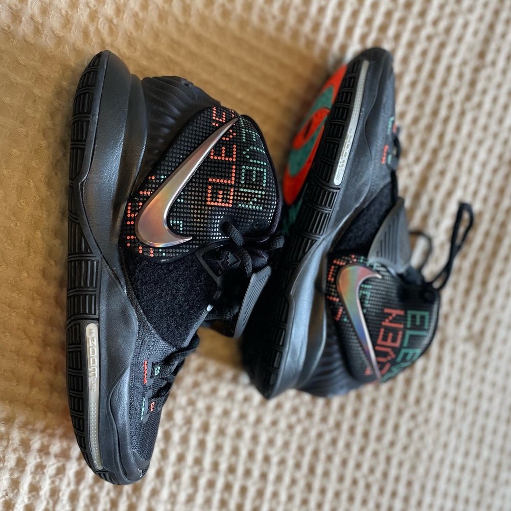 Kyrie boys shoes size 4